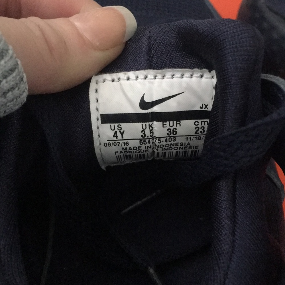 Nike HUARACHE / youth size 4Y